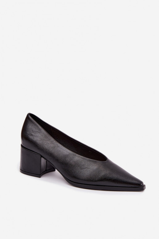 Schuhe mit spitzem Zehen und quadratischen Absätzen aus Kunstleder in schwarzer Lavisa