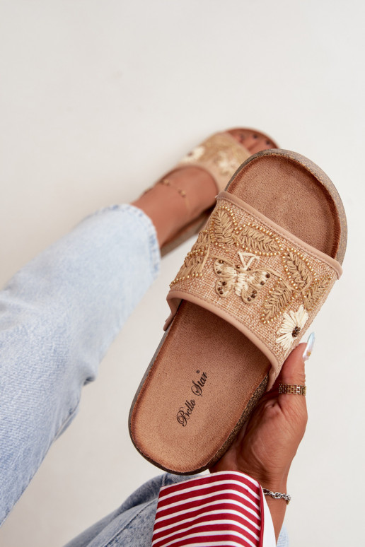 Zandkleurige dames slippers op een platform met decoratie Ledina