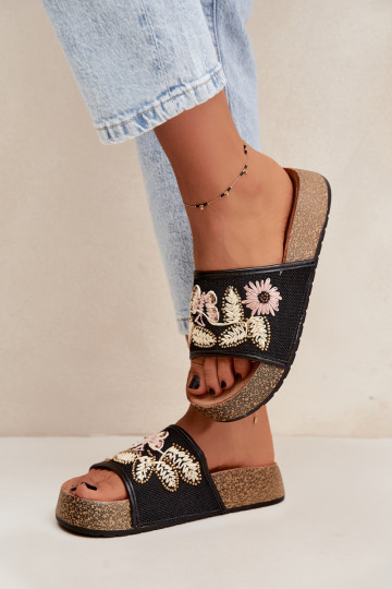 Zwarte dames slippers op een platform met decoratie Ledina 2