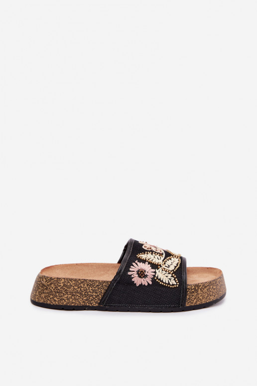 Zwarte dames slippers op een platform met decoratie Ledina