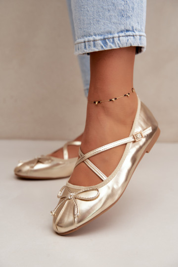 Ballerines dorées en vernis avec rubans Kokardką 2