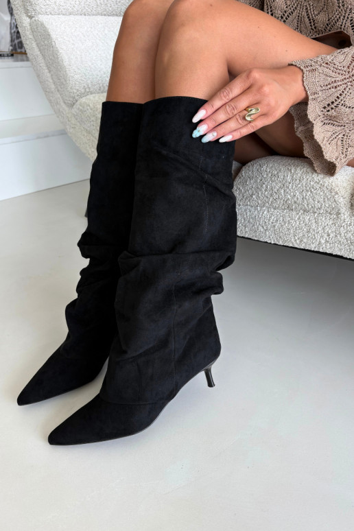 Schwarze zerknitterte Knöchelhohe Stiefel mit Kitten-Heel aus Wildleder LoĮen