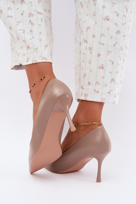 Khakifarbene klassische High Heels aus Kunstleder Nesha