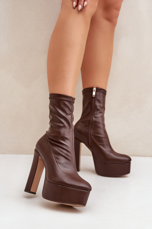 Bottines marron foncé sur talons et plateforme Tennira