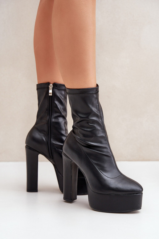 Bottines noires sur talons et plateforme Tennira