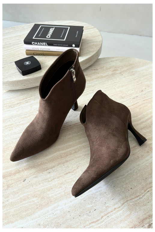 Damen Stiefeletten auf schmalem Absatz mit spitzem Zehen in khakifarbener Bessia