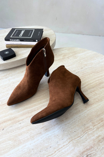 Bottines pour femmes sur talon fin avec bout pointu couleur marron Bessia 2