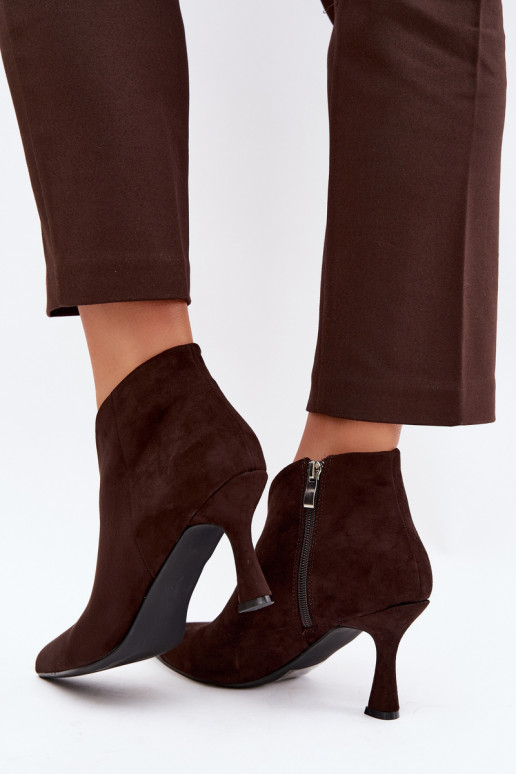 Bottines pour femmes sur talon fin avec bout pointu couleur chocolat Bessia
