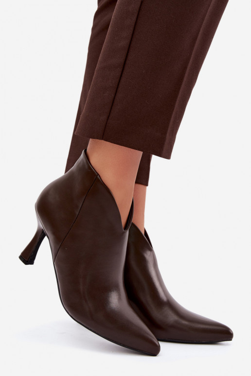 Bottines pour femmes sur talon fin avec bout pointu couleur brun foncé Bessia