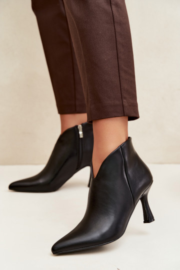 Damen Stiefeletten auf schmalem Absatz mit spitzem Zehen in schwarzer Bessia
