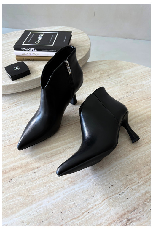 Bottines pour femmes sur talon fin avec bout pointu couleur noire Bessia