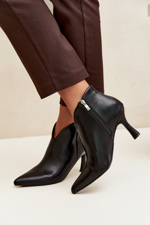 Bottines pour femmes sur talon fin avec bout pointu couleur noire Bessia