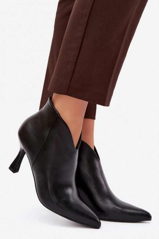 Bottines pour femmes sur talon fin avec bout pointu couleur noire Bessia