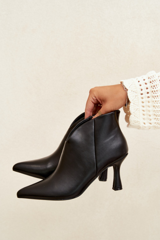 Bottines pour femmes sur talon fin avec bout pointu couleur noire Bessia
