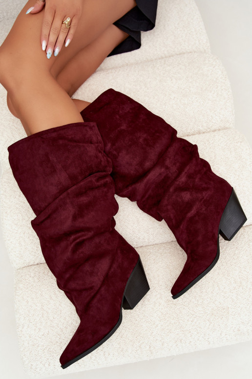 Bottes au-dessus du genou pour femmes avec partie supérieure incurvée et talons en daim couleur bordeaux Durela