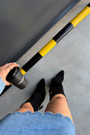 Bottes noires pour femmes jusqu'au genou avec talons et boucles Caster 2