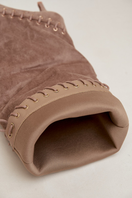 Stiefel bis zum Knie mit mittelhohem Absatz aus Kunstveloursleder mit dekorativen Schnürsenkeln in Sandfarbe Juletta