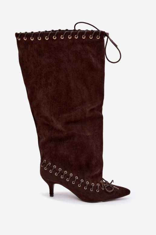 Bottes longues à talon moyen en daim synthétique avec lacets décoratifs couleur chocolat Juletta