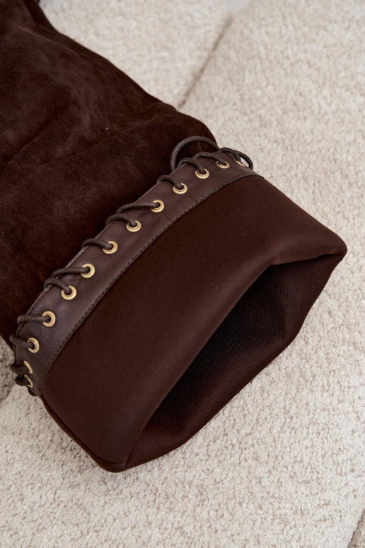 Lange laarzen met een gemiddelde hak van faux suede met decoratieve veters in chocolade kleur Juletta
