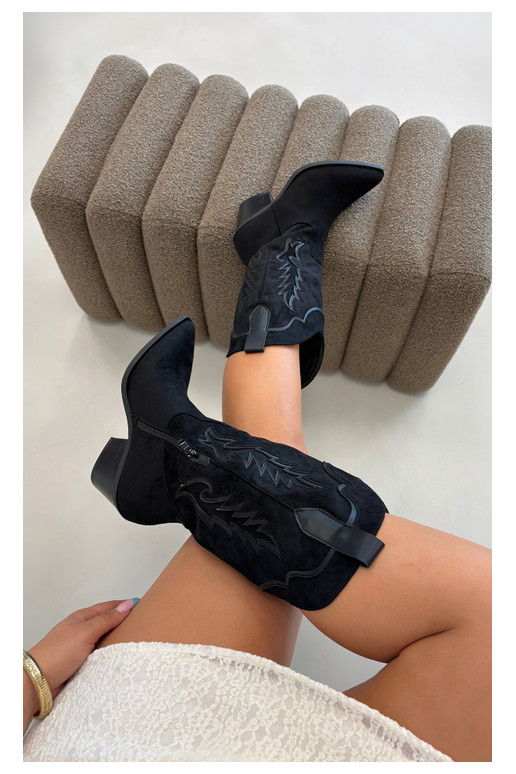 Knöchelhohe Cowboy-Stiefel in schwarz Betina