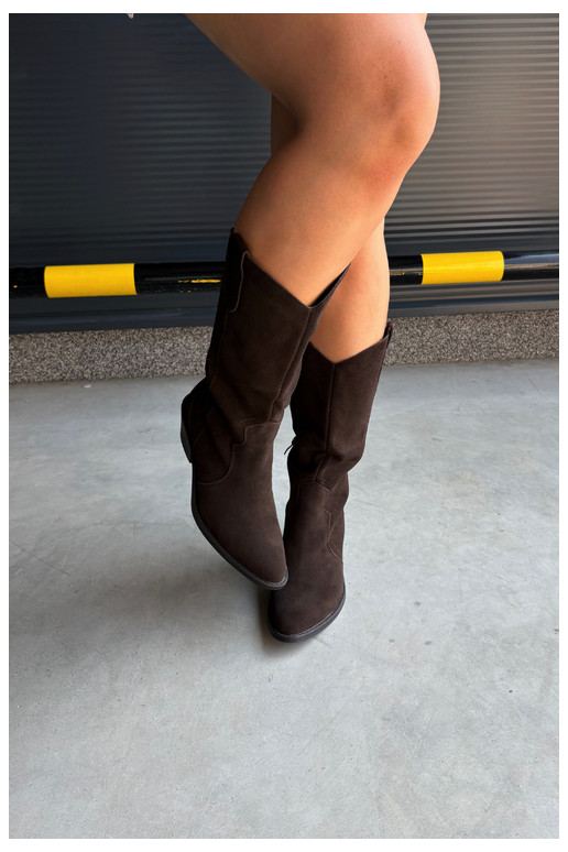 Lange cowboylaarzen van natuurlijk suede met isolatie en hakken in chocolade kleur Radley