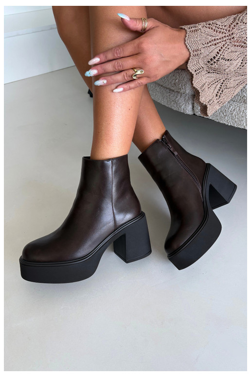 Bottines isolées avec talon et plateforme couleur chocolat Lurela