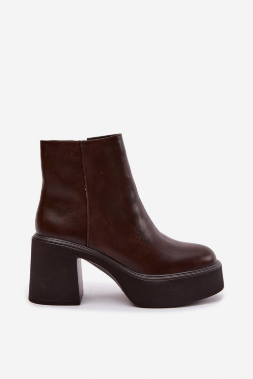 Isolierte Stiefeletten mit Absatz und Plattform in Schokoladenfarbe Lurela