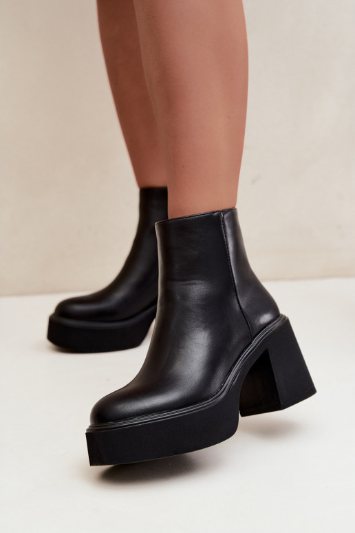 Bottines isolées avec talon et plateforme couleur noire Lurela