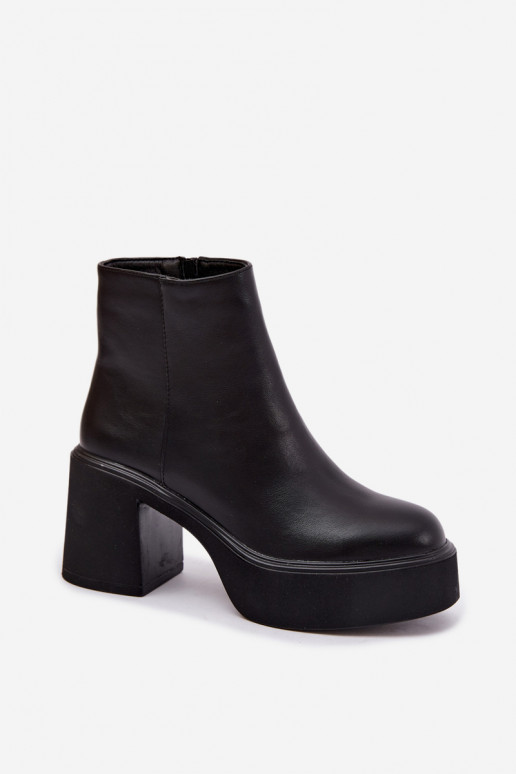 Bottines isolées avec talon et plateforme couleur noire Lurela
