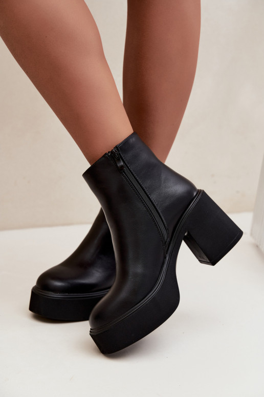 Bottines isolées avec talon et plateforme couleur noire Lurela