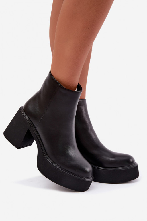 Bottines isolées avec talon et plateforme couleur noire Lurela