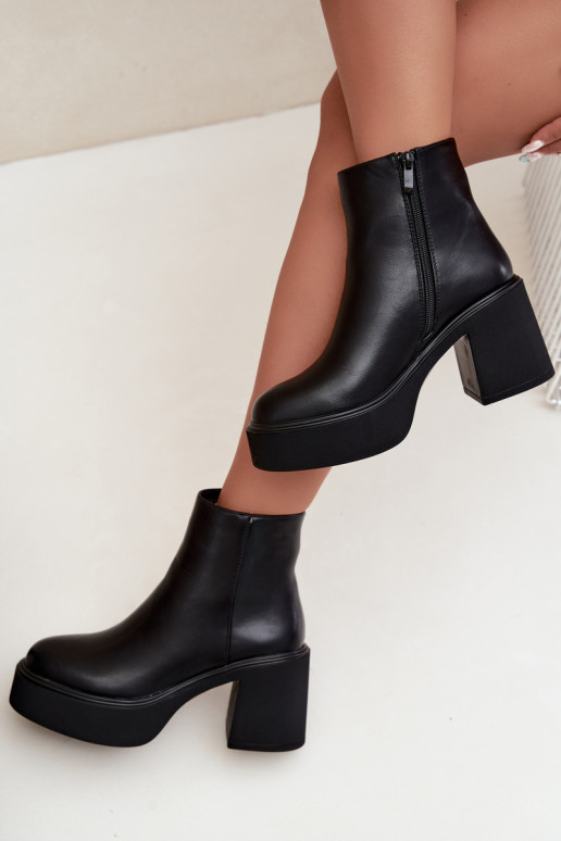 Bottines isolées avec talon et plateforme couleur noire Lurela
