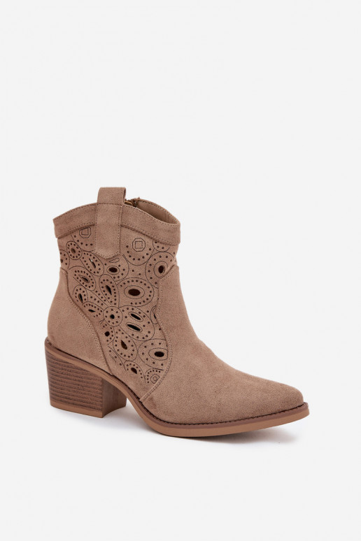 Sandfarbene Damen-Stiefeletten im Cowboy-Stil mit Ausschnitten Nolvina