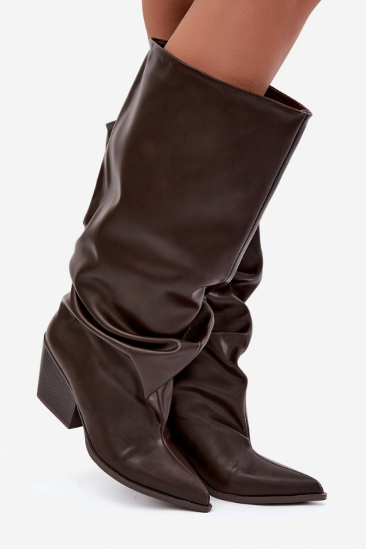 Bottes hautes à enfiler couleur chocolat avec talons et bouts pointus en simili cuir Blenia