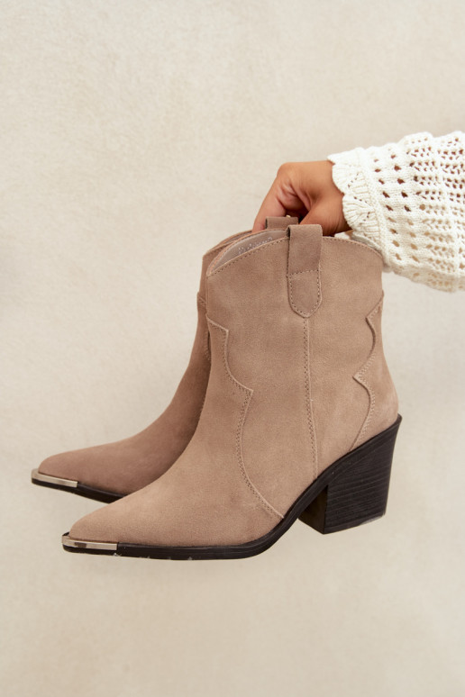 Bottes isolées en daim couleur kaki de style cowboy avec talons Pelsa