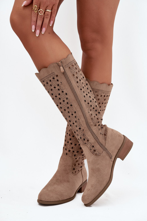 sandkleurige dames enkellaarsjes met lage hak en uitsnijdetails