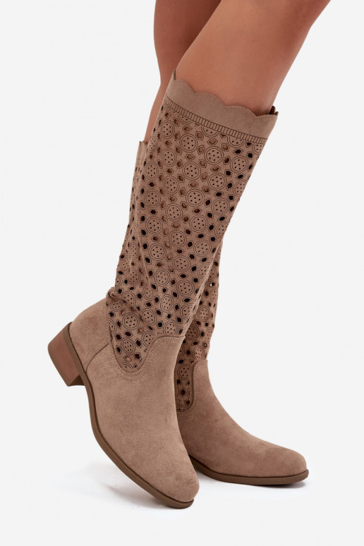 sandkleurige dames enkellaarsjes met lage hak en uitsnijdetails