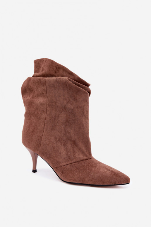 Bottines brunes à enfiler à talons fins Slouchy Yesenia