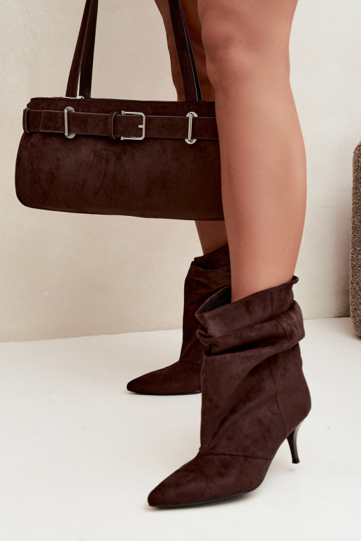 Bottines chocolat à enfiler à talons fins Slouchy Yesenia