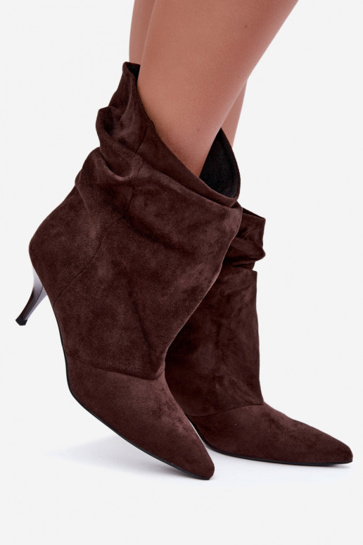 Bottines chocolat à enfiler à talons fins Slouchy Yesenia