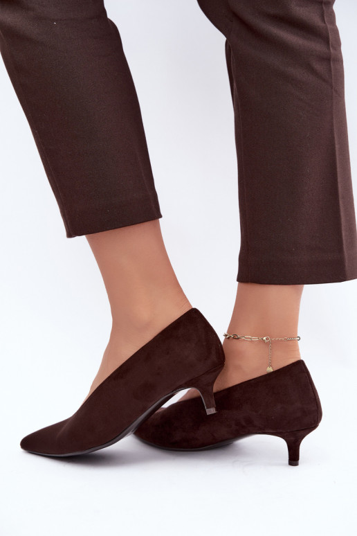 Chocoladekleurige suède schoenen met Kitten Heel Nuretta