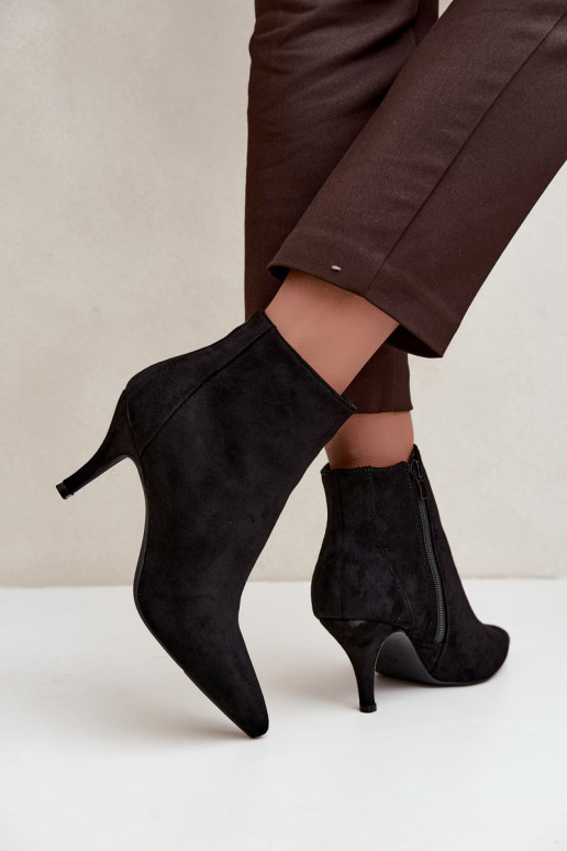 Zwarte faux suede enkellaarsjes met spitse hakken Niretta