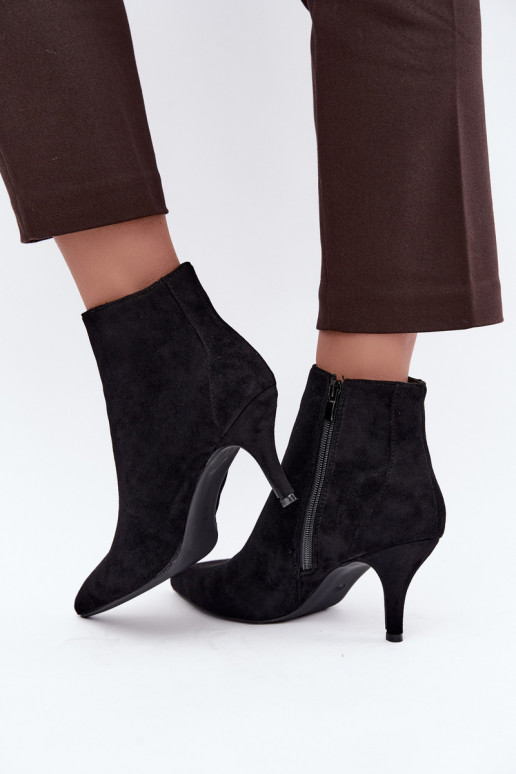 Zwarte faux suede enkellaarsjes met spitse hakken Niretta
