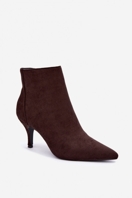 Chocolade faux suede enkellaarsjes met spitse hakken Niretta