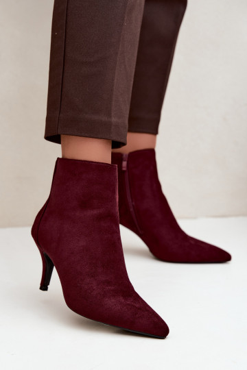 Bordeaux faux suede enkellaarsjes met spitse hakken Niretta 2