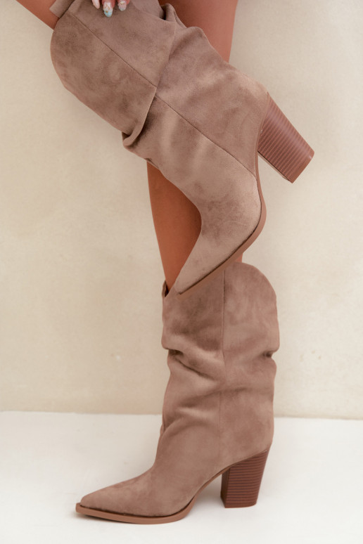 Bottines beiges en daim avec volants sur le talon Inela