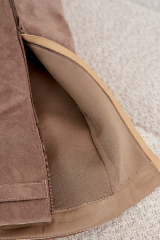 bottes hautes pour femmes avec tige cousue sur un petit talon en simili daim couleur sable Gisellea