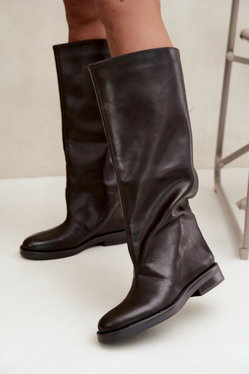 dames kniehoogte laarzen met brede hakken en decoratieve stiksels in chocolade Gresa 2
