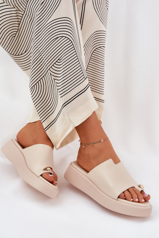 chaussons pour femmes avec plateforme et détails décoratifs en sable