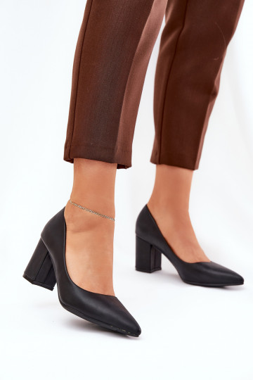 chaussures à talons hauts avec bouts pointus en noir 2